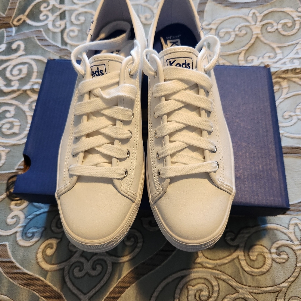 NWT Women's White Leather Sneaker Size 7.5